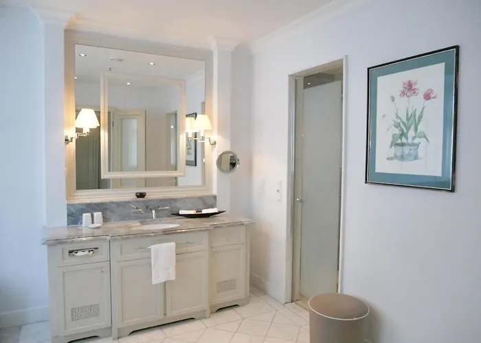 德特莫尔德霍夫酒店 4*