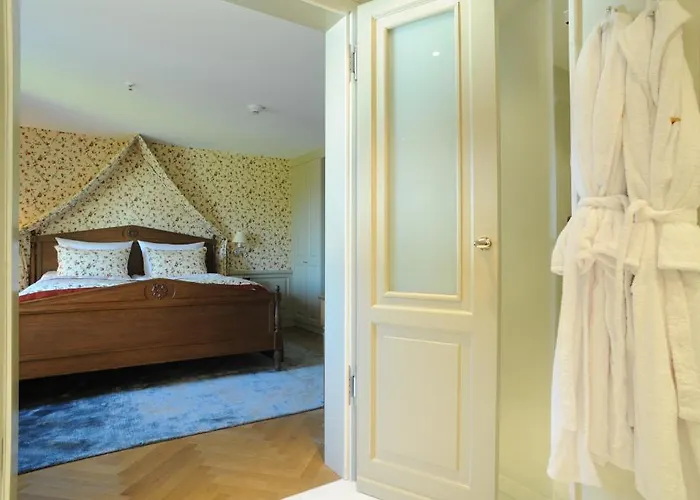 Detmolder Hof Hotel 4*